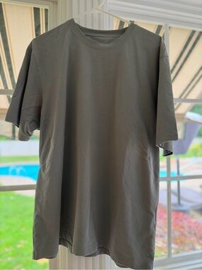 lululemon athletica Men's Short Sleeve Crew - Olive Gray